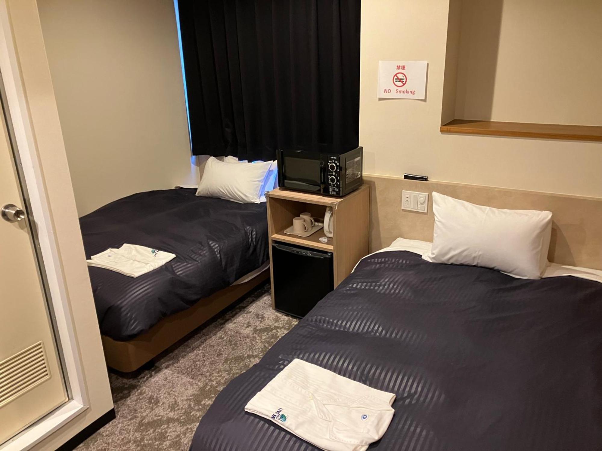 Hotel Livemax Mihara Ekimae Екстериор снимка