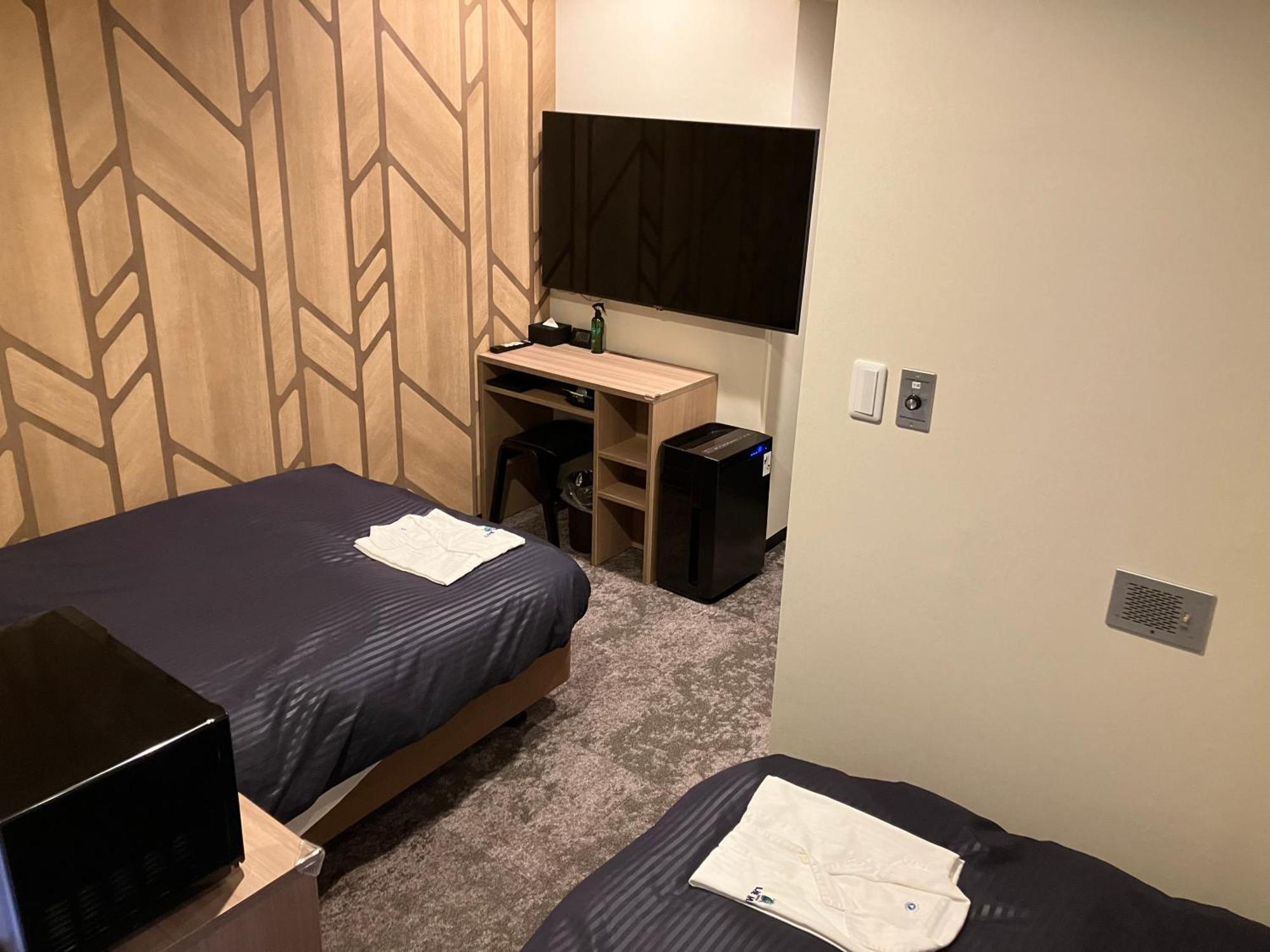 Hotel Livemax Mihara Ekimae Екстериор снимка